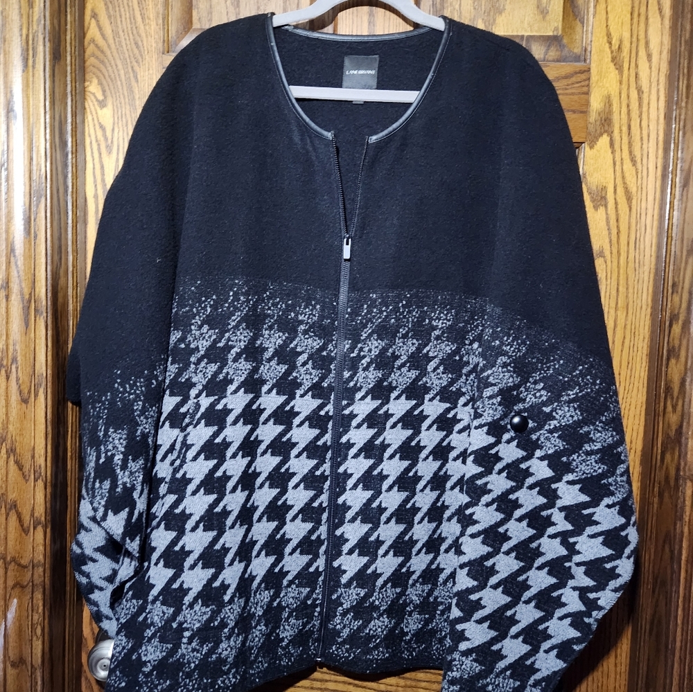 Cape with zip front